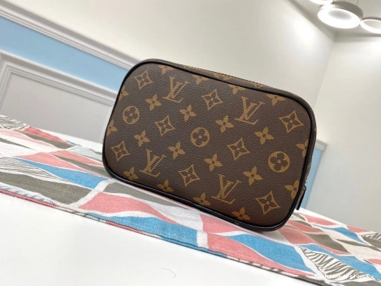 FS CHEAP LOUIS POUCH TOILETRY VUITTON PM 0822